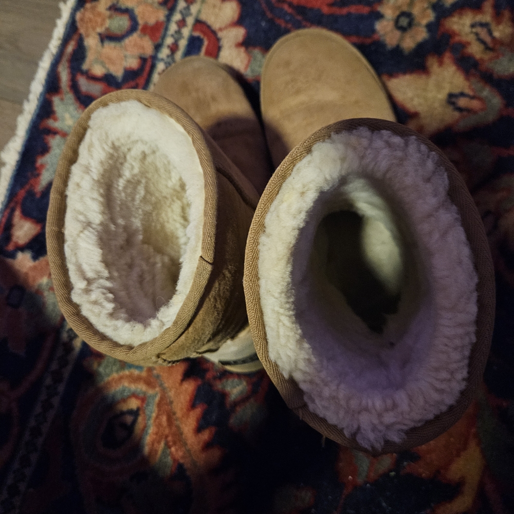 UGG Classic Tan Sheepskin Boots 9 - Picture 7 of 9